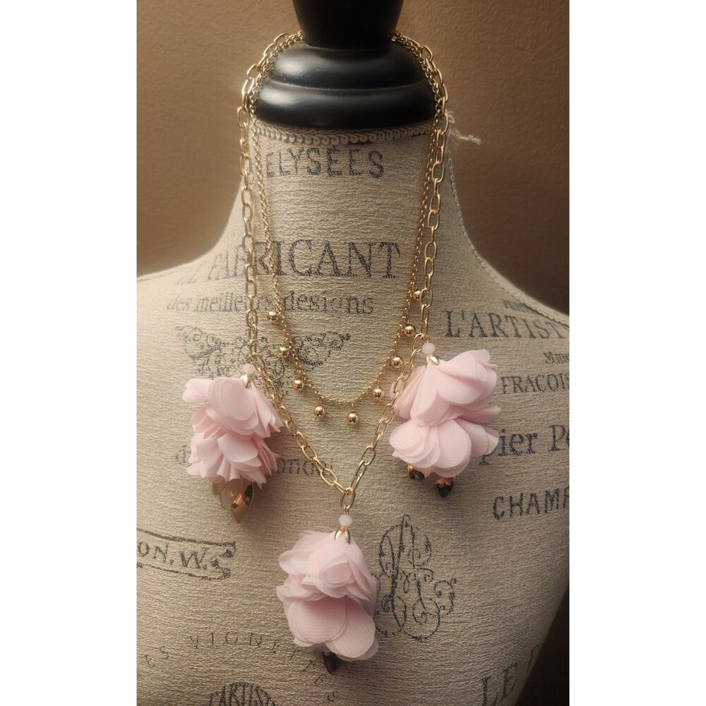 Lilly Pulitzer Necklace Flower Cascading Petals Soft Pink Gold Tone Stunning NWT